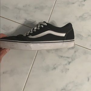 Old Skool black/white vans!